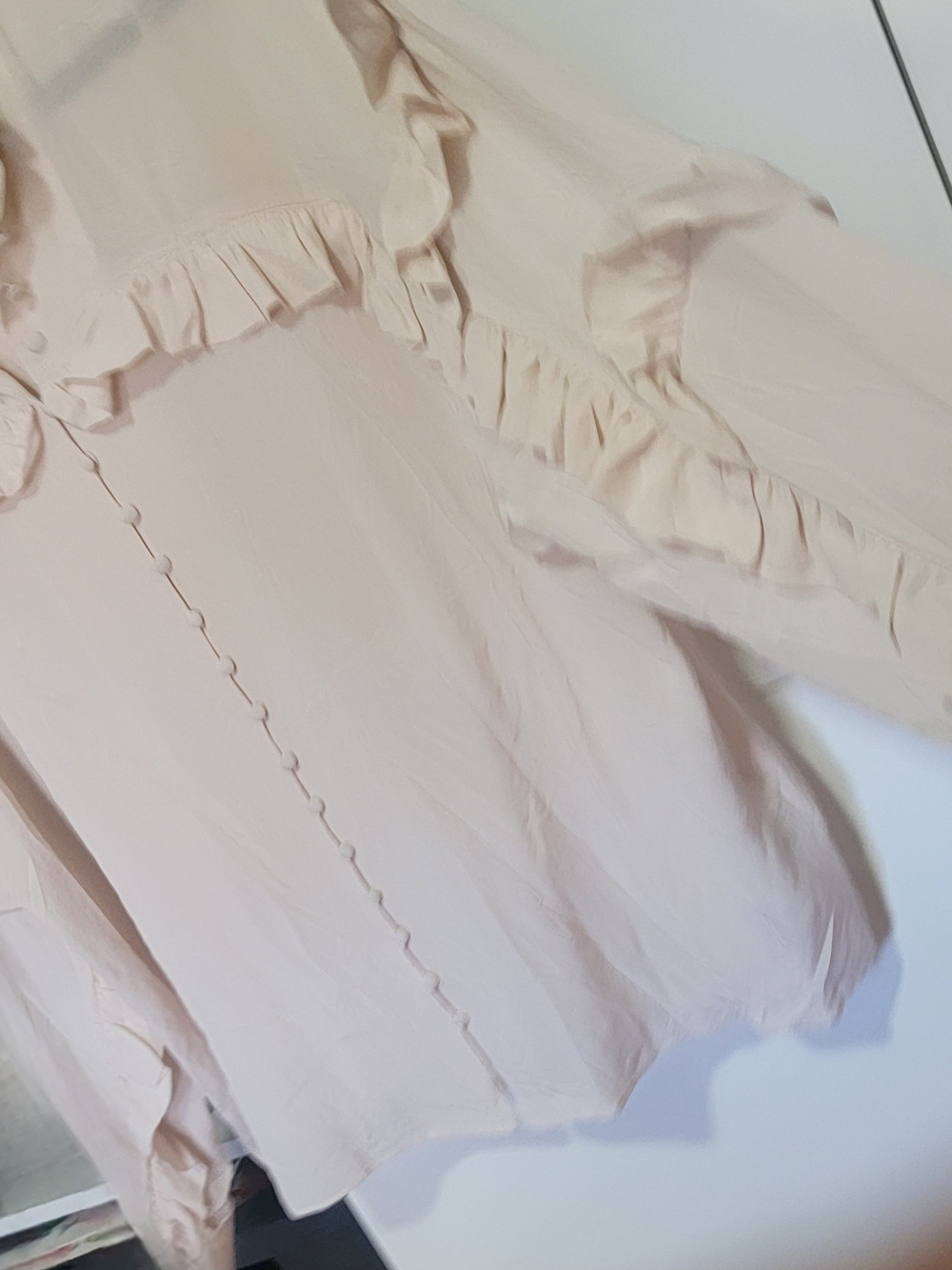 H&M Soft Cream Ruffle Button-Up Blouse - Picture 5 of 7